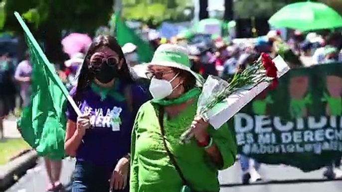 Deputados chilenos aprovam aborto livre até 14 semanas