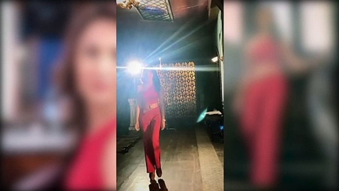 Sriti Jha walks like she owns the ramp, fans love her red outfit and hoop earrings avatar