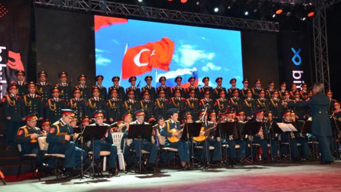 Rus Kızılordu Korosu ve Haluk Levent Manavgat'ta konser verdi