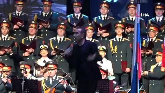 Rus Kızılordu Korosu ve Haluk Levent İzmir'de konser verdi