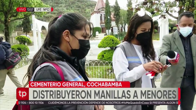 Defensoría reparte manillas en cementerios de Cochabamba para evitar el extravío de menores