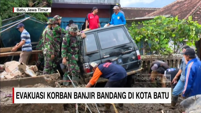 Evakuasi Pencarian Korban Banjir Bandang di Kota Batu