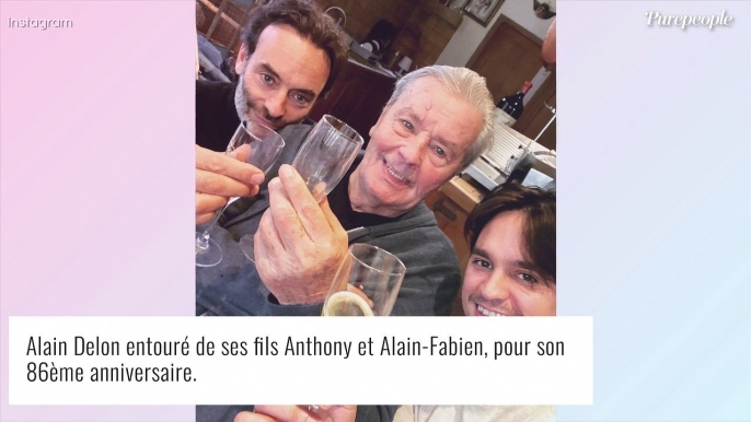 Alain Delon célèbre ses 86 ans entouré de ses fils Anthony et Alain-Fabien, la famille en fête !