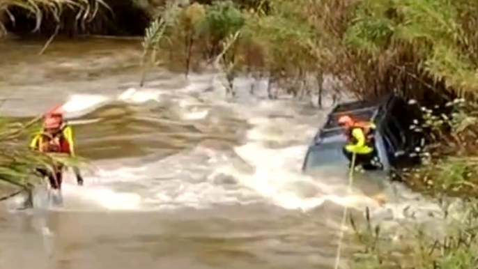 Arzana (NU) - Uomo bloccato in auto in un torrente, salvato dai Vigili del Fuoco (10.11.21)