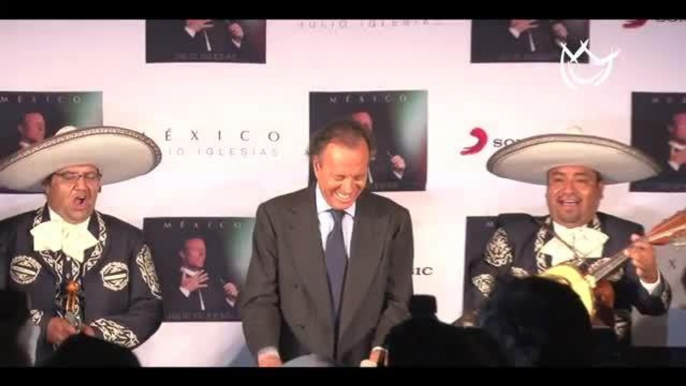 A Julio Iglesias le cuesta trabajo pedir dueto con Enrique