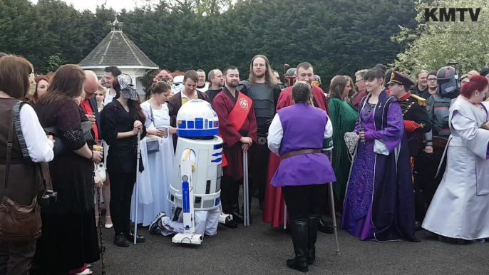 Couple tie the knot in Star Wars themed wedding