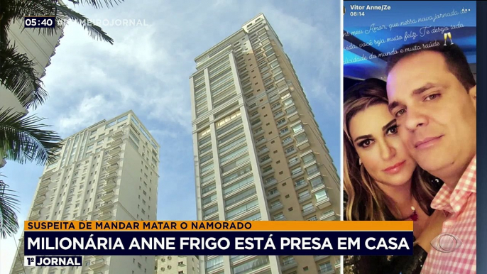 A milionária Anne Cipriano Frigo, presa acusada de mandar matar o namorado, teve a prisão domiciliar concedida por questões de saúde. Anne passou recentemente por uma cirurgia para a retirada de um tumor na cabeça.