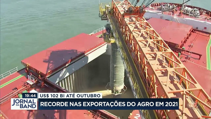 O ano nem acabou e as exportações do agronegócio já bateram recorde. É dinheiro que ajuda a movimentar outros setores da economia e a gerar emprego.