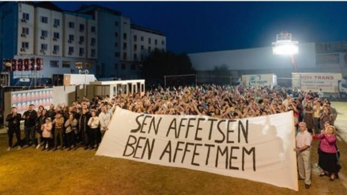 Bergen film setinden kadına yönelik şiddete Bergen'in şarkısıyla tepki: Sen affetsen ben affetmem