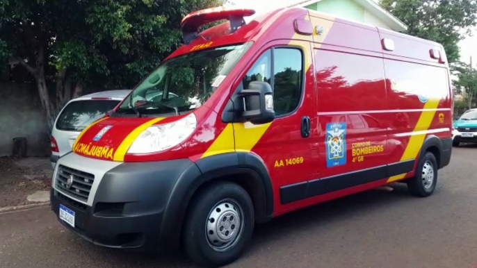 Homem é socorrido pelo Siate após cair do telhado de casa no Bairro Cascavel Velho