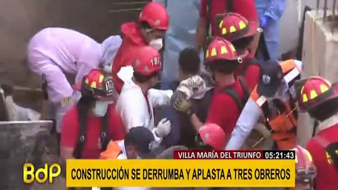 VMT: rescatan a tres obreros que quedaron sepultados tras derrumbe en construcción informal