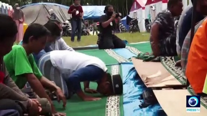 Indonesian Muslims attend Friday prayers in shadow of deadly volcano