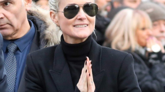 VOICI // SOCIAL //    Tombe De Johnny Hallyday : Laeticia Hallyday a Déplacé Le Cercueil Du Rocker