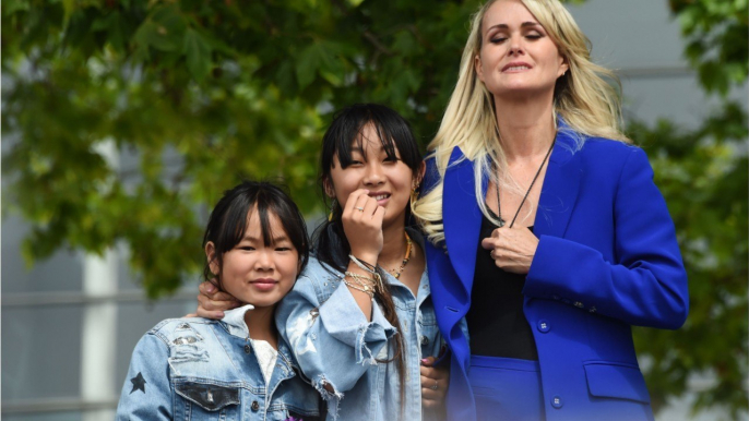 VOICI Laeticia Hallyday partage une danse avec sa fille Joy sur Tiktok