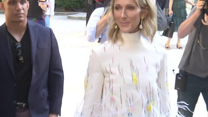 VOICI social - Céline Dion Manipulée Par Pepe Muñoz ? Les Proches De La Star Tirent La Sonnette D’alarme (1)