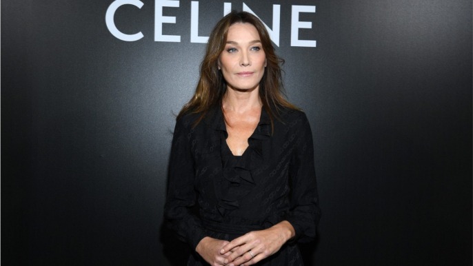 GALA VIDEO - Carla Bruni, en bikini, plaisante sur ses bonnes résolutions pour 2020