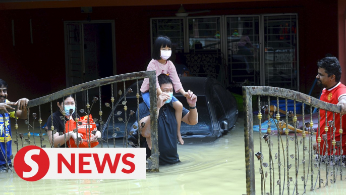 Floods: Govt agrees to give emergency leave to affected civil servants