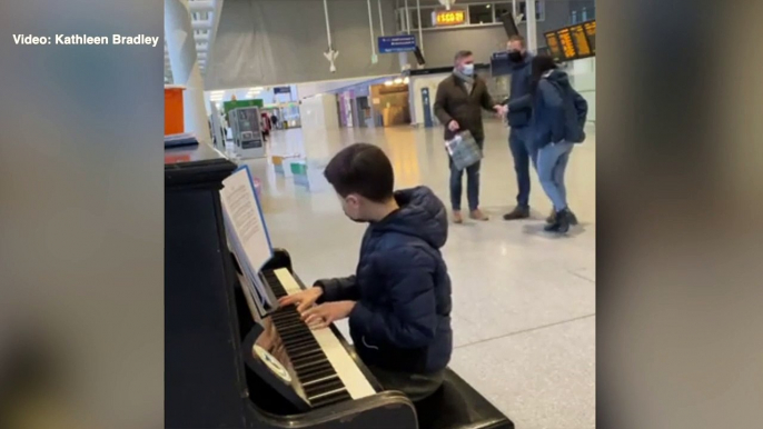 Piano prodigy's busking debut raises hundreds for hospice