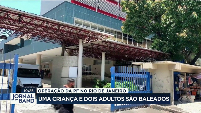 Três pessoas foram baleadas numa operação da Polícia Federal no Rio de Janeiro, entre elas uma criança.