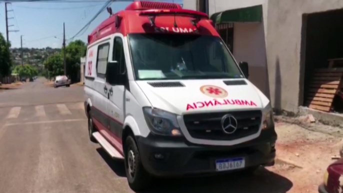 Socorristas do Samu atendem homem ferido no Bairro Interlagos