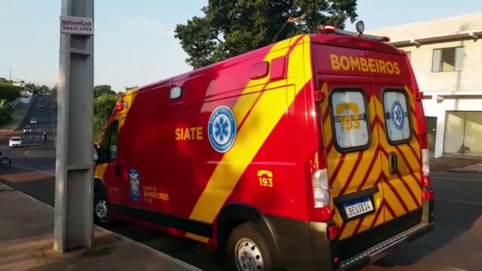 Homem é socorrido pelo Siate após colisão entre moto e carro no Bairro Brasília