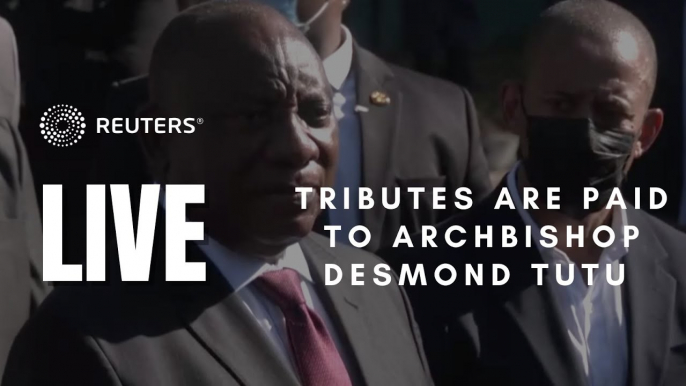 LIVE_ People pay tribute to Archbishop Desmond Tutu outside his residence