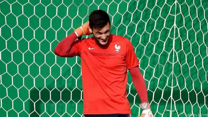 FEMME ACTUELLE - Hugo Lloris : le capitaine de l'équipe de France arrêté à Londres