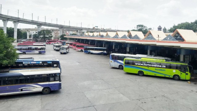 TSRTC : No Extra Changers For Special Buses | Sankranthi ప్యాసింజర్లు దిల్ ఖుష్| Oneindia Telugu