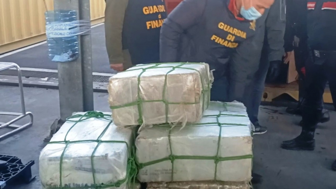 LaSpezia - Oltre 400 chili di cocaina sequestrati al porto (14.01.22)