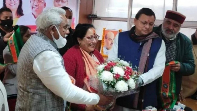 Uttarakhand Congress woman chief, Sarita Arya joins BJP