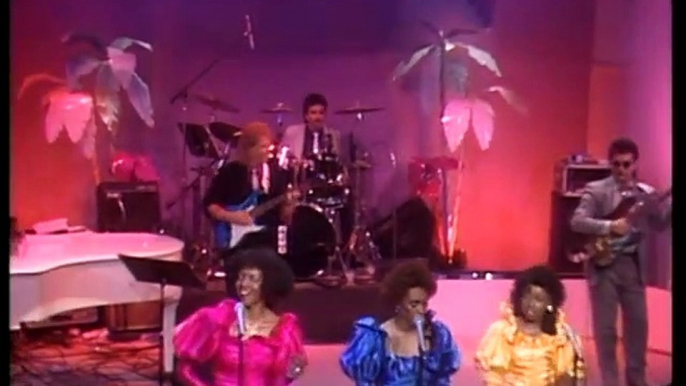 Les Dixie Cups chantent "Iko Iko"