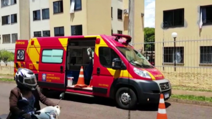 Após cair de escada no Bairro Coqueiral, jovem tem fratura na perna e é socorrido pelo Siate