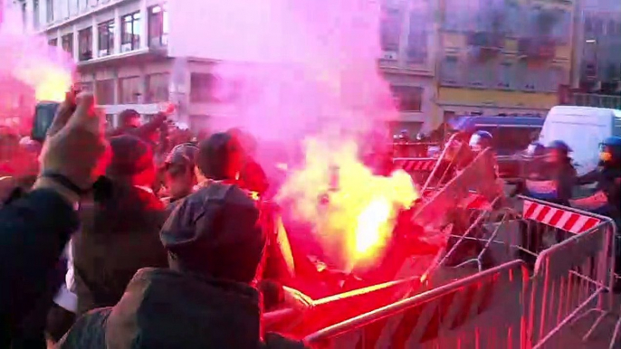 Milano, scontri tra polizia e studenti durante il corteo contro l'alternanza scuola-lavoro