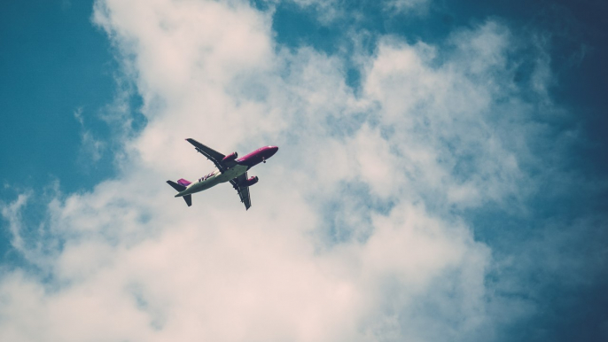 Wo fliegt dieses Flugzeug wohl hin? Damit kannst du es ganz leicht herausfinden!