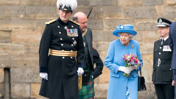 Royals: Queen Elizabeth will Prinz William das Fliegen verbieten!