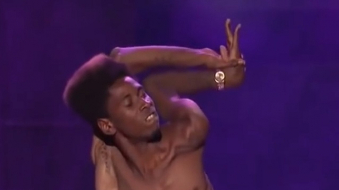 Cet homme est un incroyable danseur. Découvrez son talent complètement fou