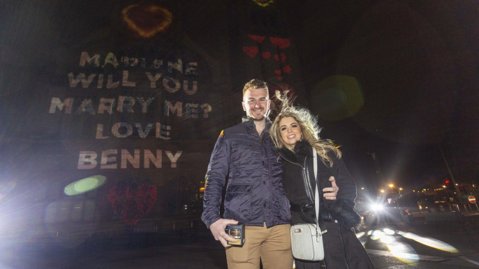 The moment an Irish man made the ultimate romantic marriage proposal to his  girlfriend at festival