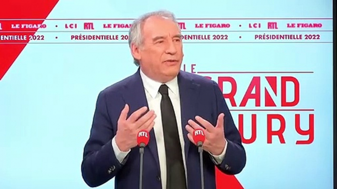 Présidentielle : François Bayrou annonce qu'il donnera son parrainage à Marine Le Pen pour qu'elle puisse se présenter face aux concitoyens