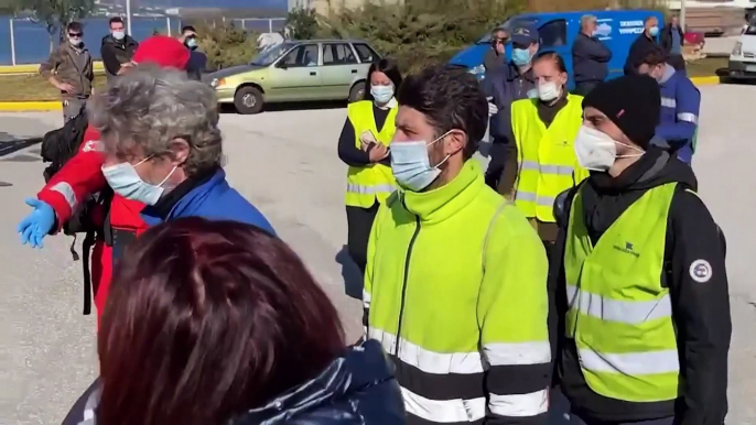 Grèce : un ferry italien toujours en feu, douze disparus