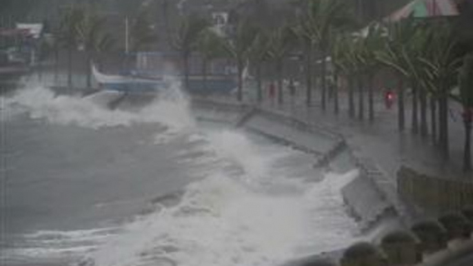 Typhoon Hagupit hits coastal communities in eastern Philippines