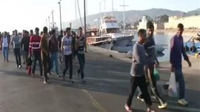 Greek coastguard rescues migrants