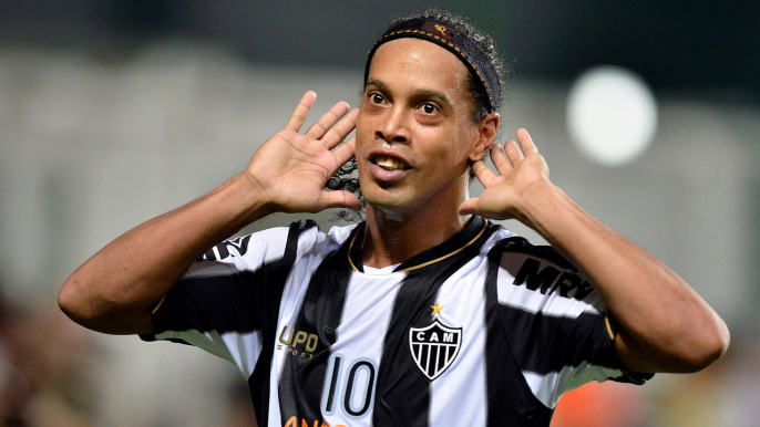 Ronaldinho: Ses plus beaux dribbles face aux meilleurs joueurs du monde