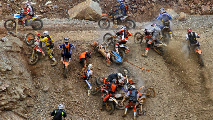 Hard Enduro : 30 crashs de motos au même endroit lors de l'Erzberg Rodeo