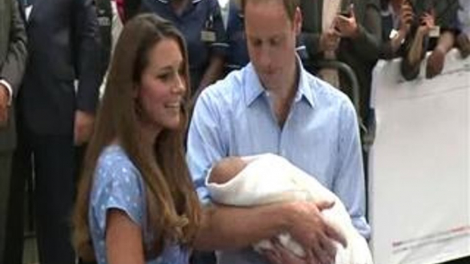 World gets first glimpse of Britain's royal baby