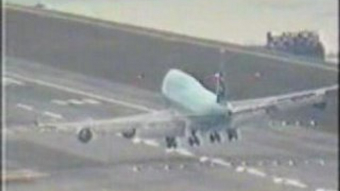 Boeing 747 Extreme Landing