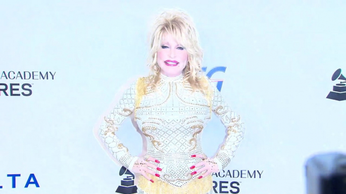 Kelly Clarkson Honors Dolly Parton With Epic ‘I Will Always Love You’ Performance At ACMs