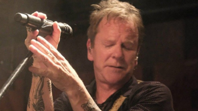 Kiefer Sutherland (24 heures chrono) gravement blessé, il annule sa tournée !