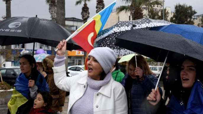 KUŞADASI'NA SIĞINAN UKRAYNALI KADINLAR, 8 MART DÜNYA KADINLAR GÜNÜ'NDE 'BARIŞ' İSTEDİ