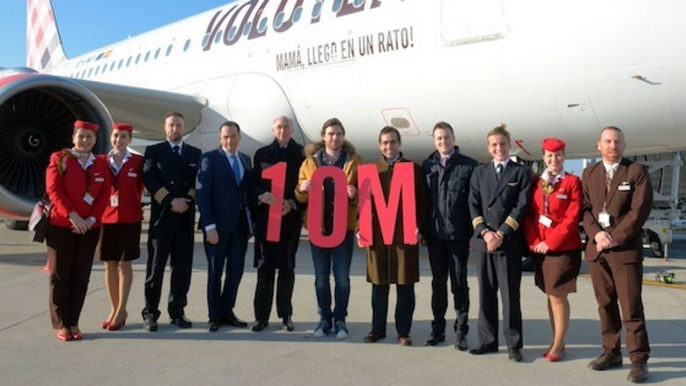 La compagnie Volotea offre à cet étudiant nantais la possibilité de voyager gratuitement sur tous ses vols pour avoir été le 10 millionième passager de la compagnie