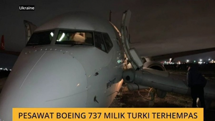 Pesawat Pesawat Boeing 737 milik Turki terhempas